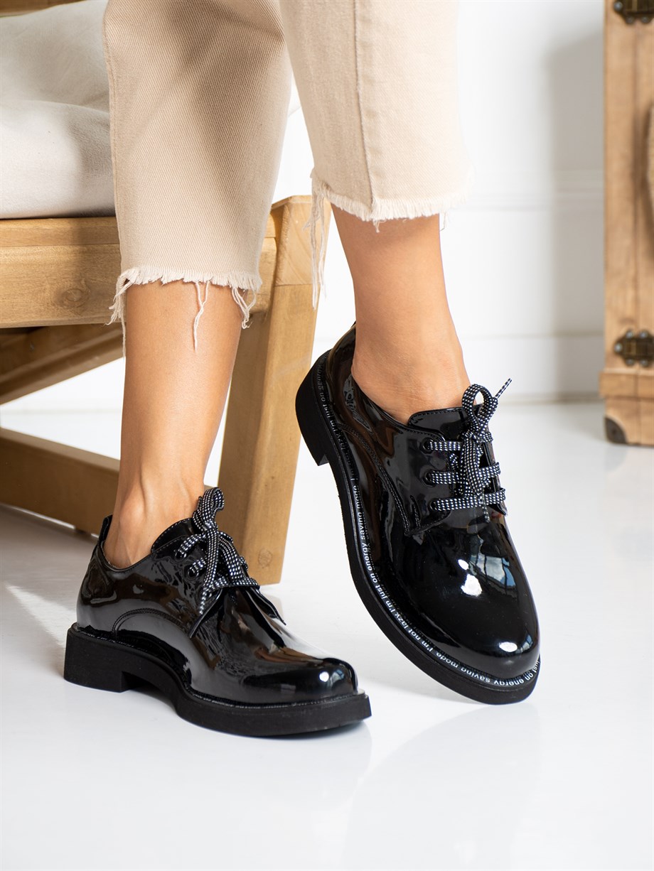 Siyah Rugan Kadın Klasik Ayakkabı
