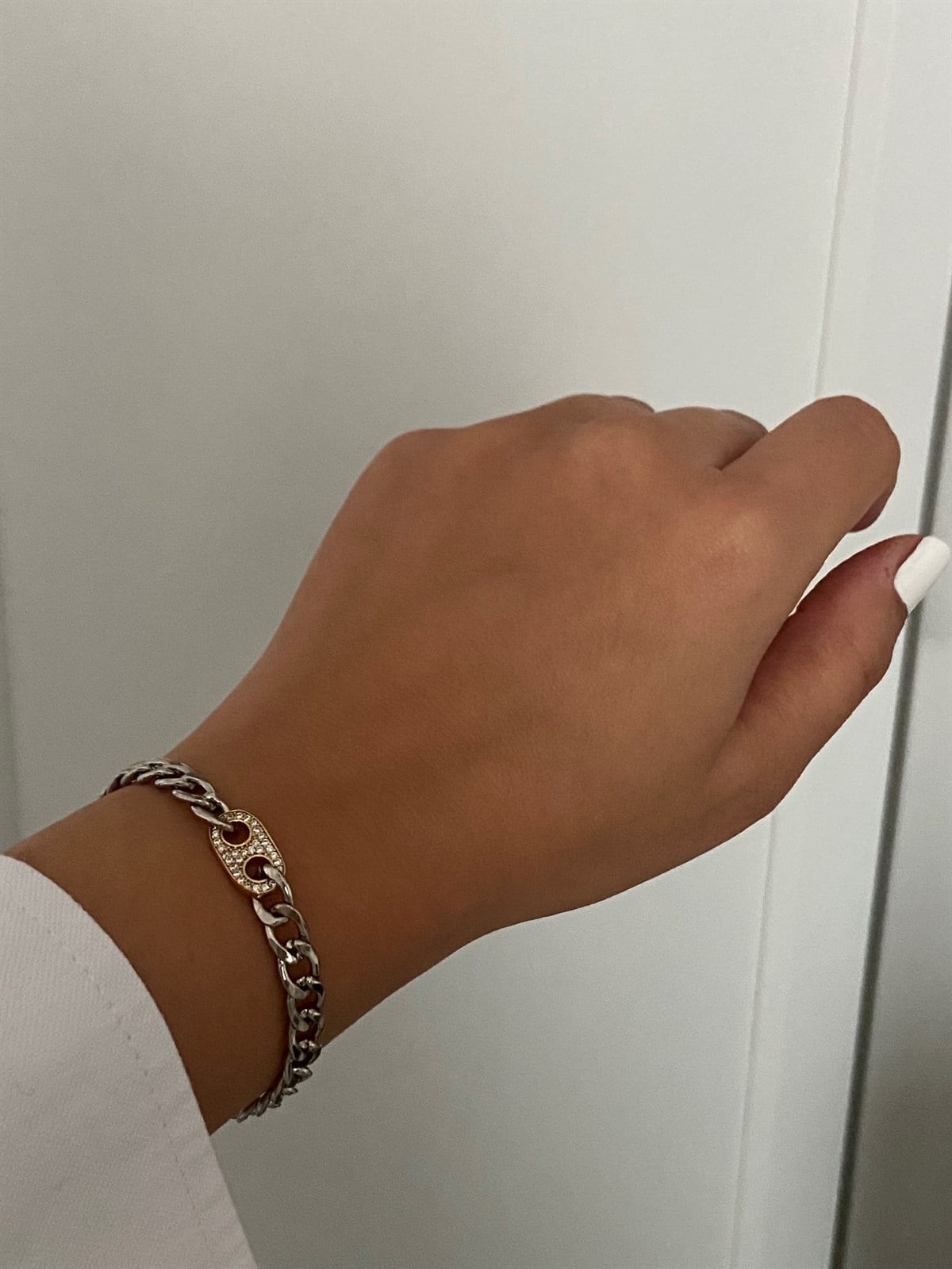 Anna Taşlı Gold Düğme Detaylı Gümüş Zincir Bileklik