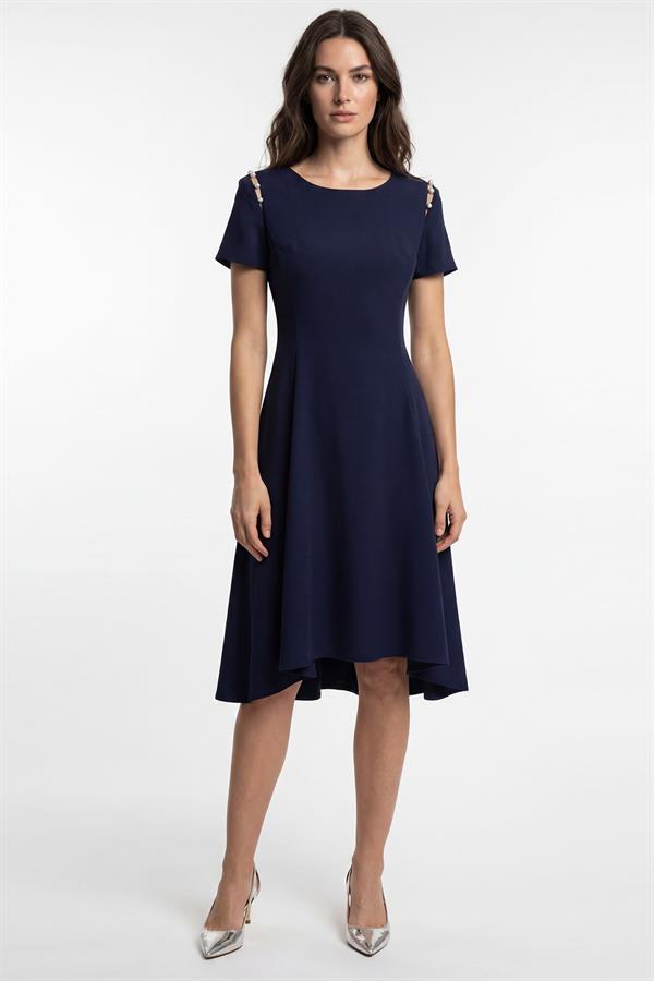 Sıfır Yaka-Kupdan Açılımlı, Kol Üstü İnci Geçişli Elbise