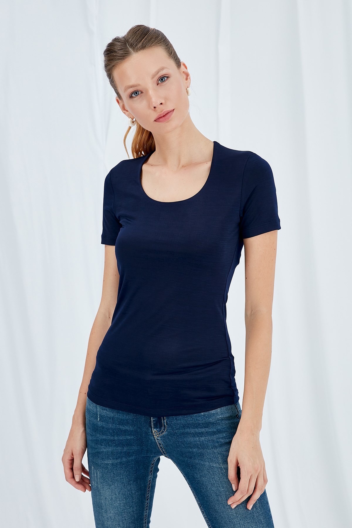 Body U Yaka Pervazlı, Kısa Kol