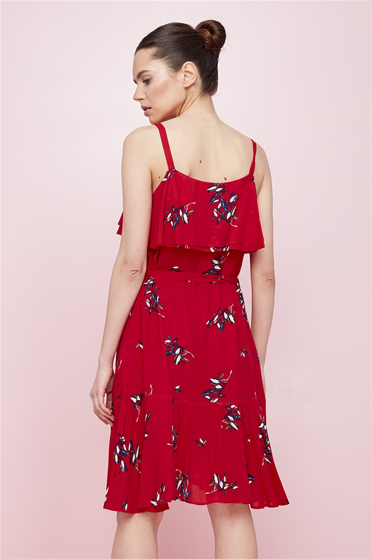 Elbise, Ön Yaka Ve Etek Altı Volanlı Parçalı, Askılı, Belden Kuşaklı Kırmızı  Çiçekli