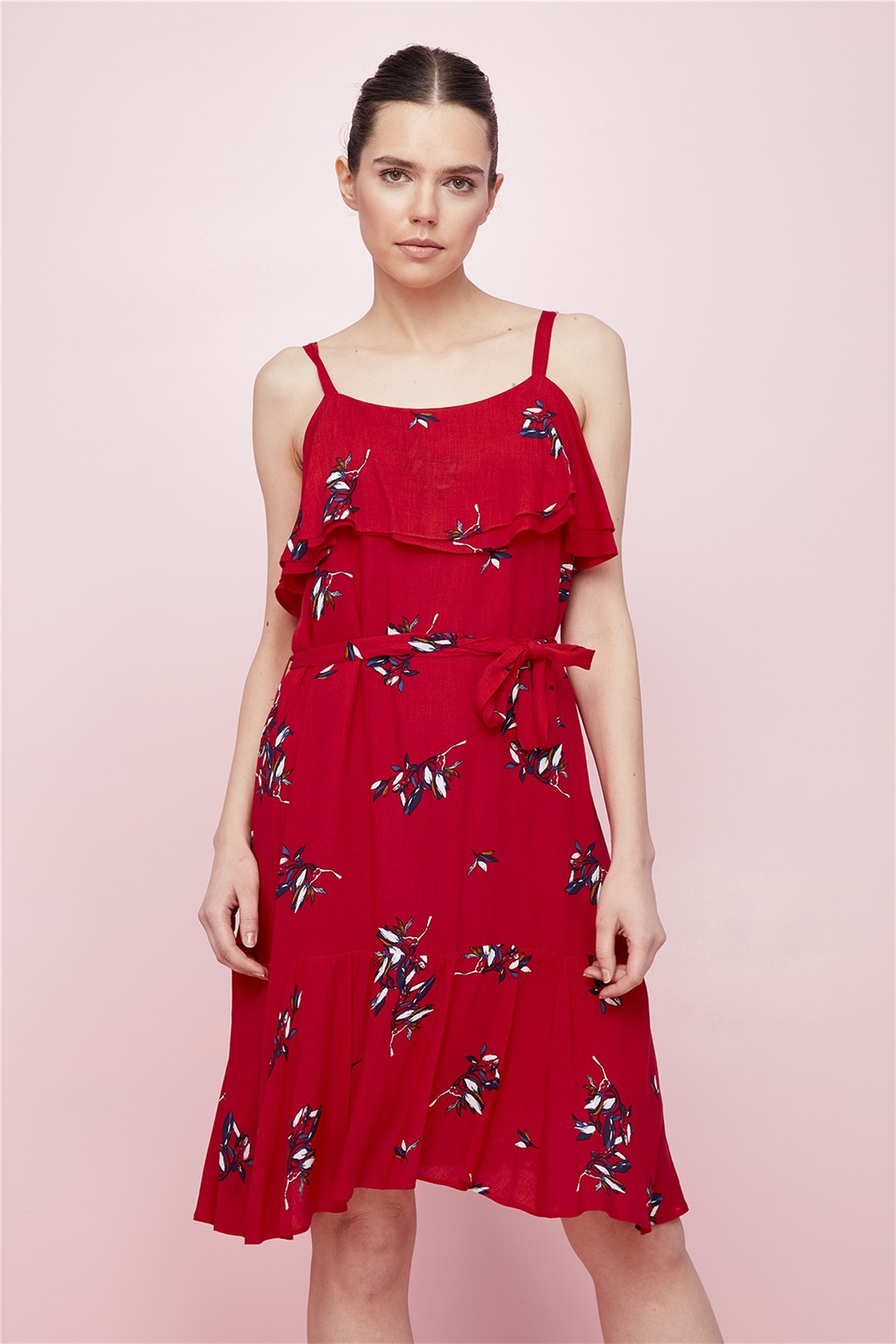 Elbise, Ön Yaka Ve Etek Altı Volanlı Parçalı, Askılı, Belden Kuşaklı Kırmızı  Çiçekli