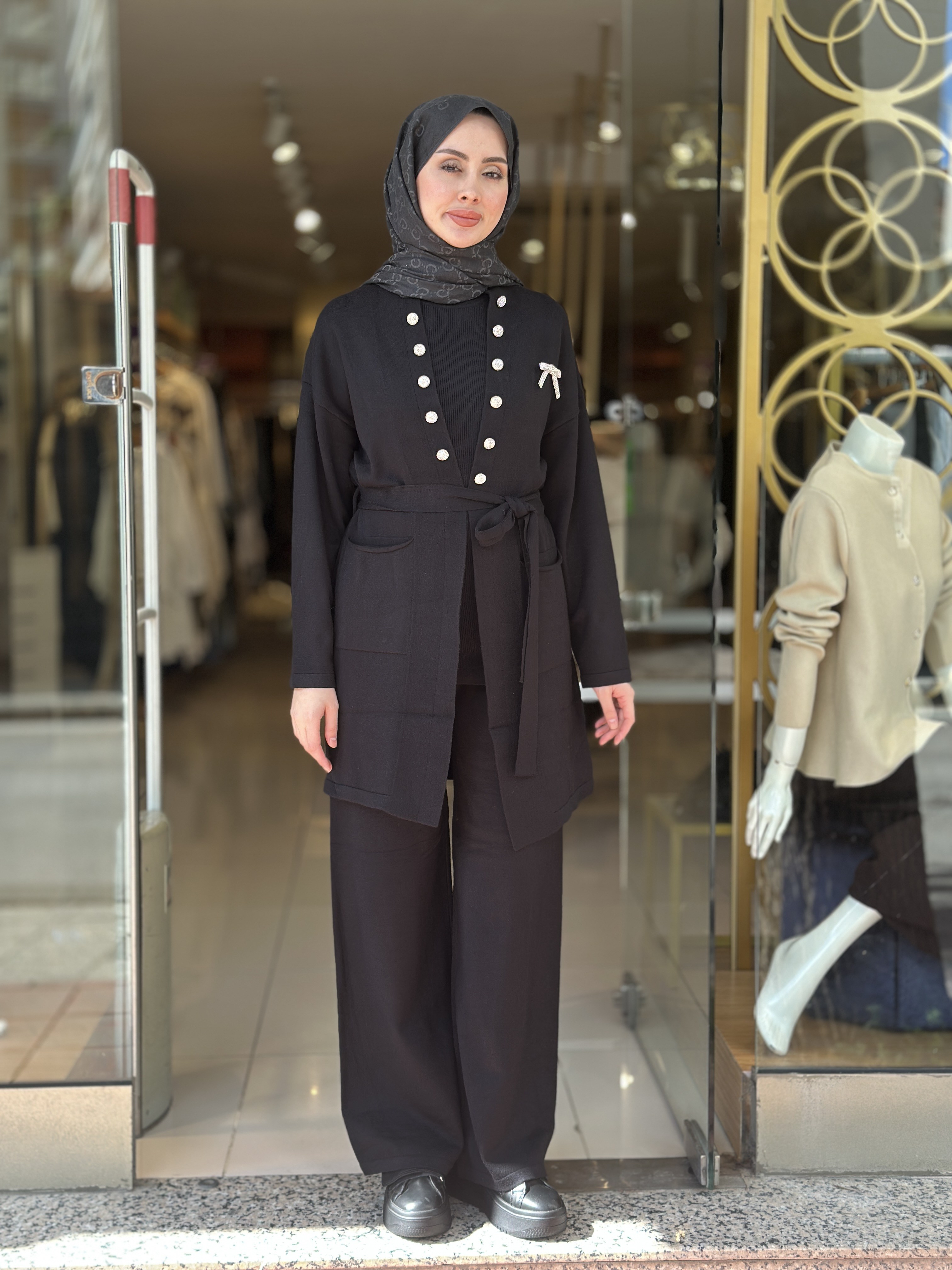 Aksesuarlı Üçlü Triko Takım - Siyah