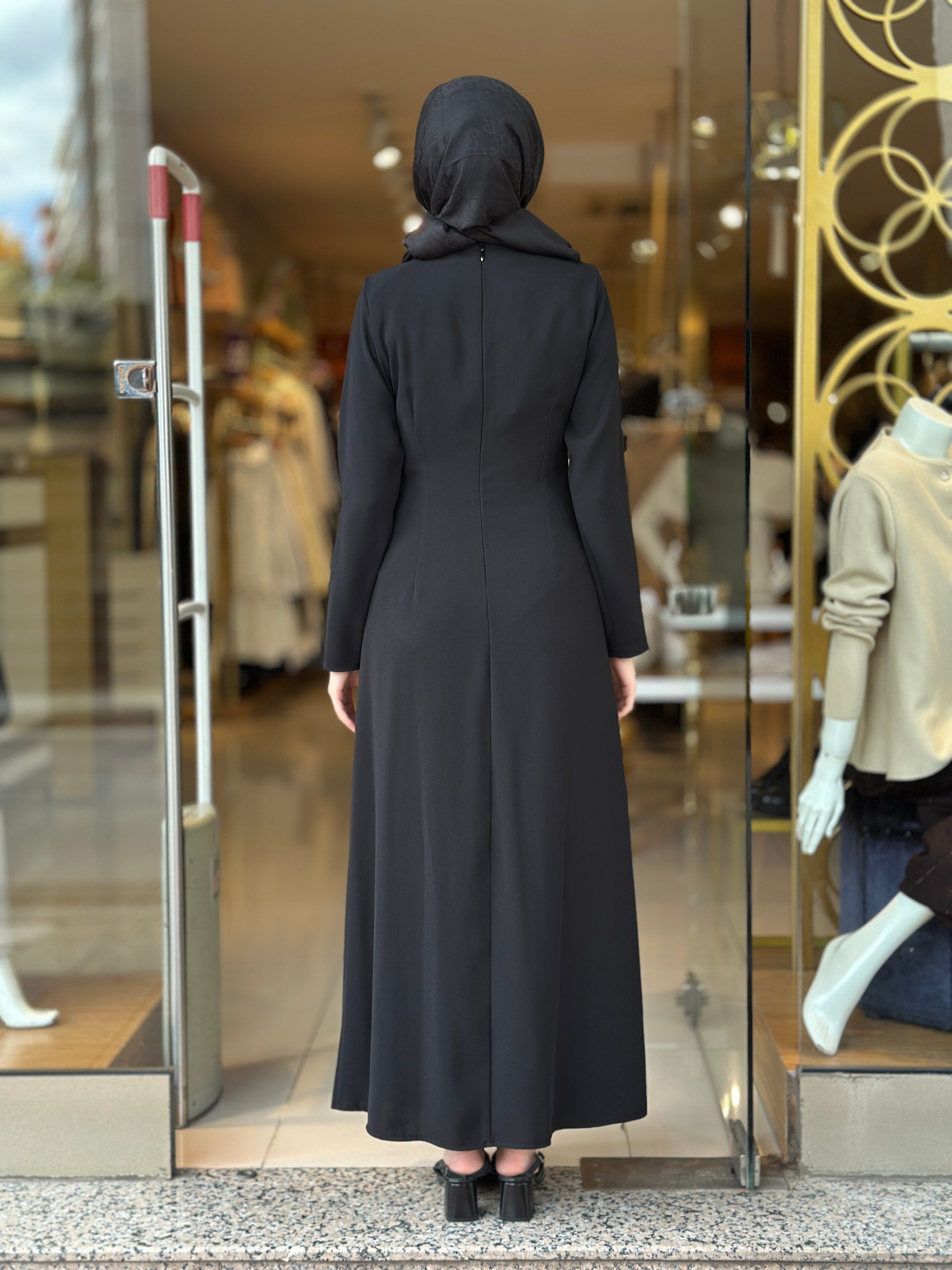 Belden Düğme Detaylı Şık Elbise - Siyah