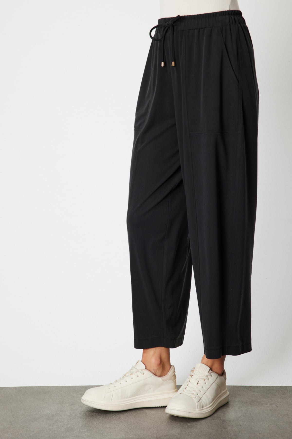 Bol Beli Bağcıklı Pantolon - Siyah