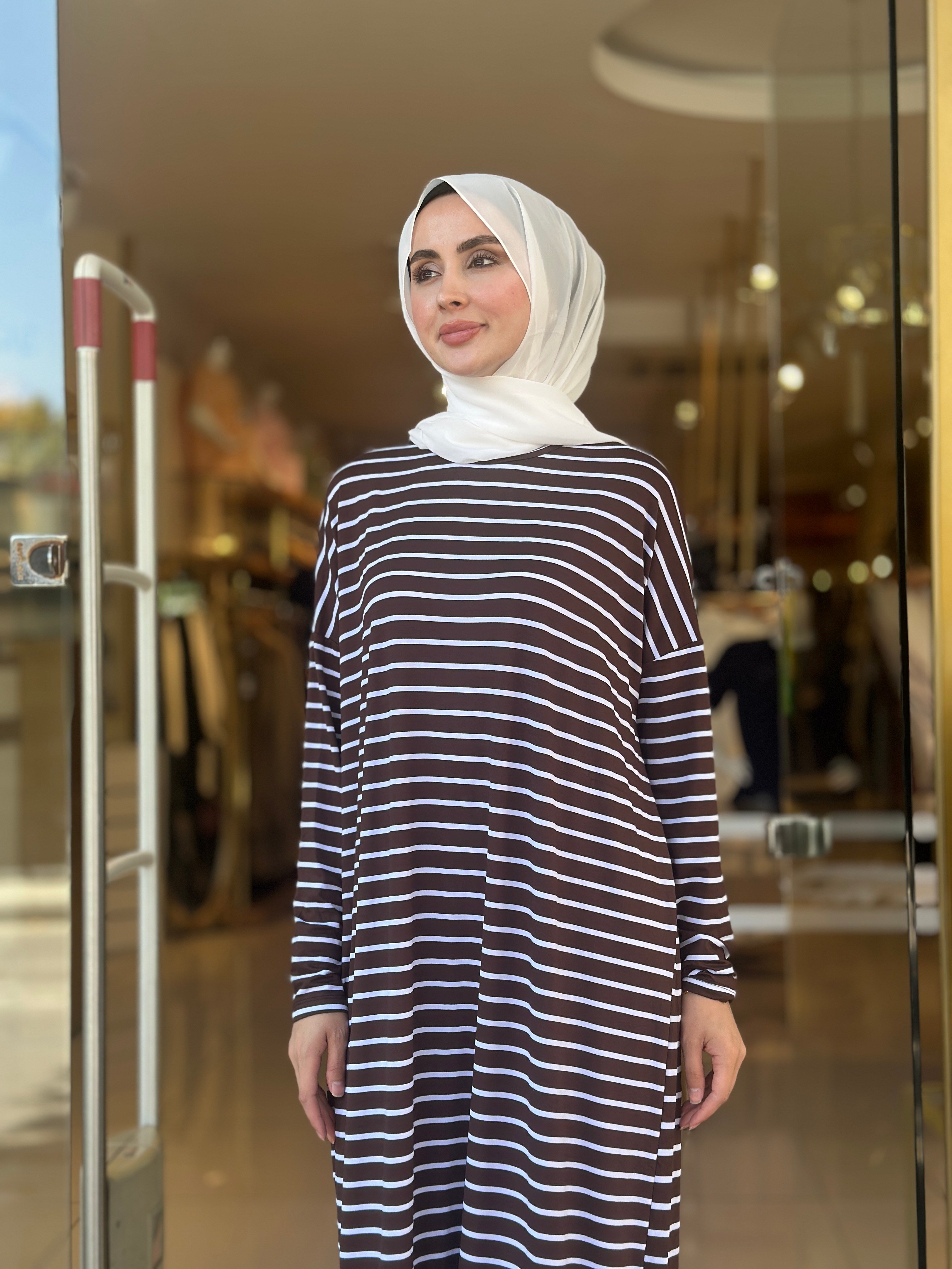 Çizgili Yırtmaçlı Basic Elbise - Kahve 