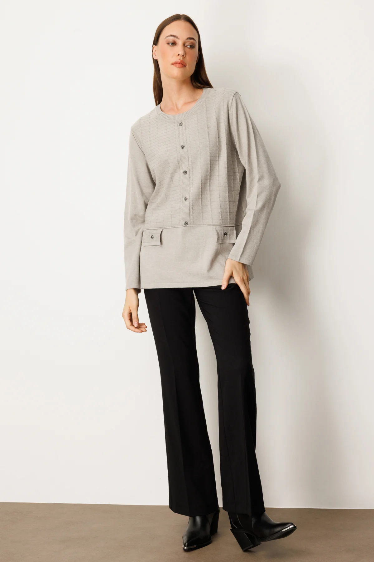 Kabartma Desenli Süs Düğmeli Triko Kazak - Gri