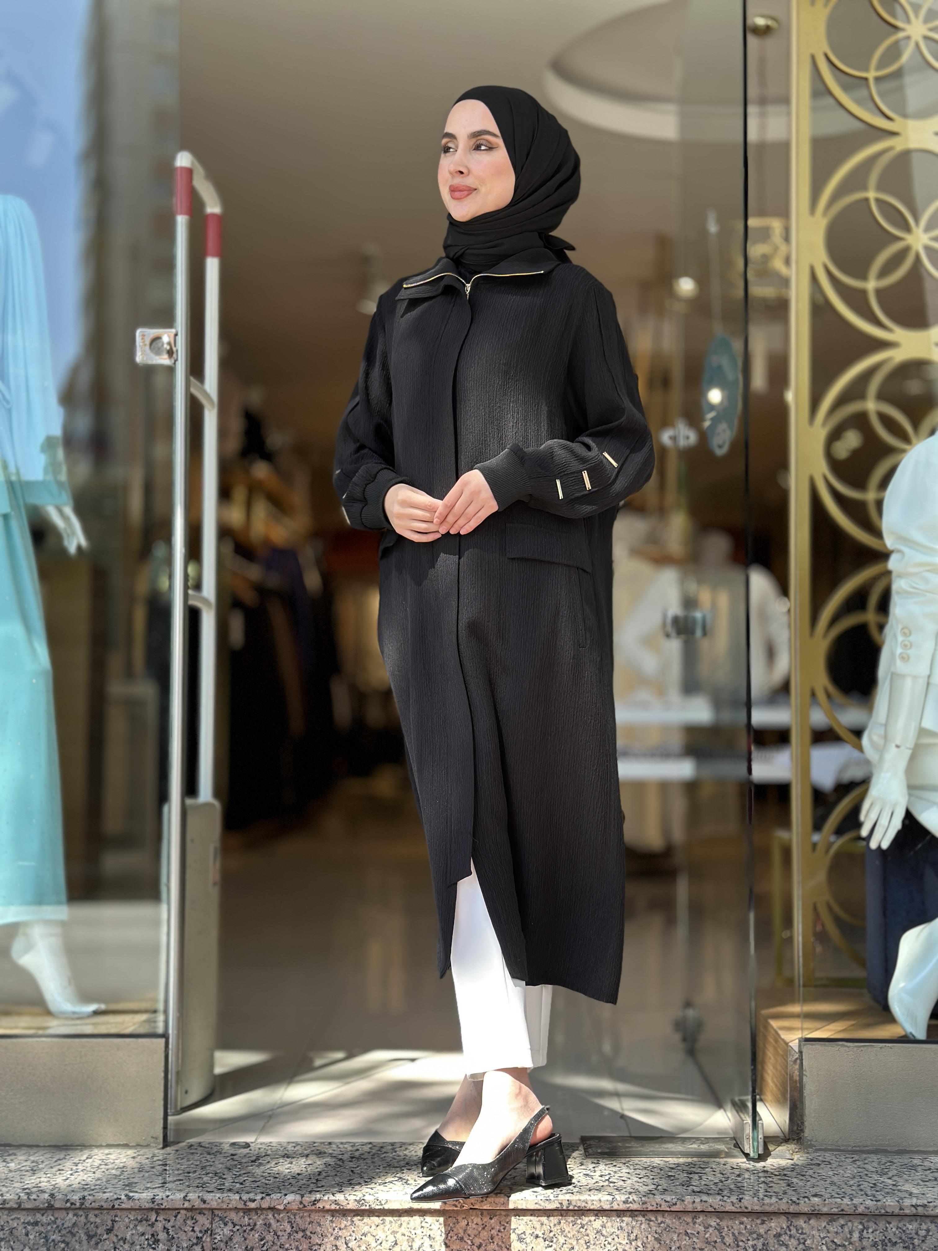 Kol Ve Sırt Aksesuarlı Kap - Siyah
