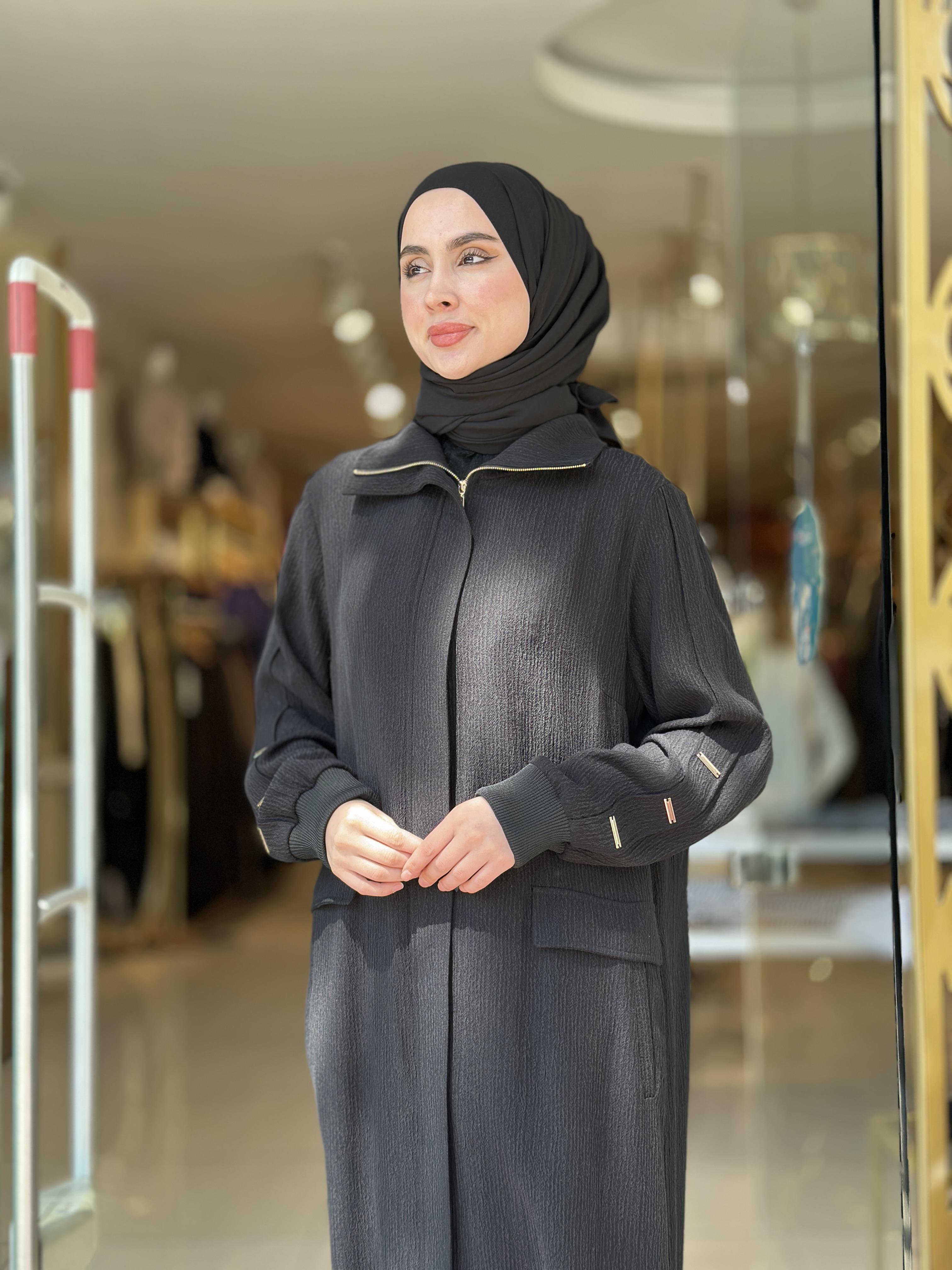 Kol Ve Sırt Aksesuarlı Kap - Siyah