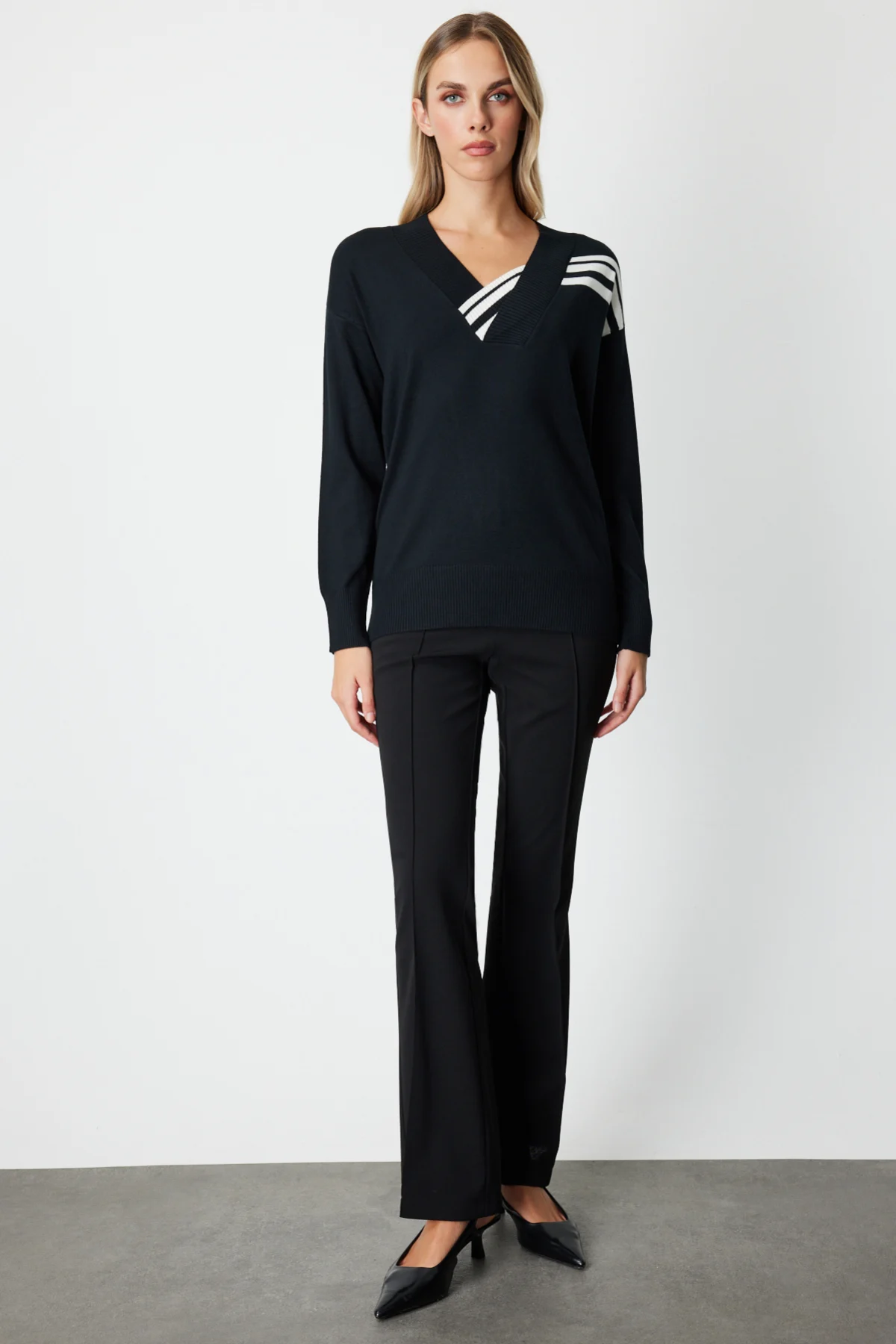 Şerit Detaylı Kazak - Siyah