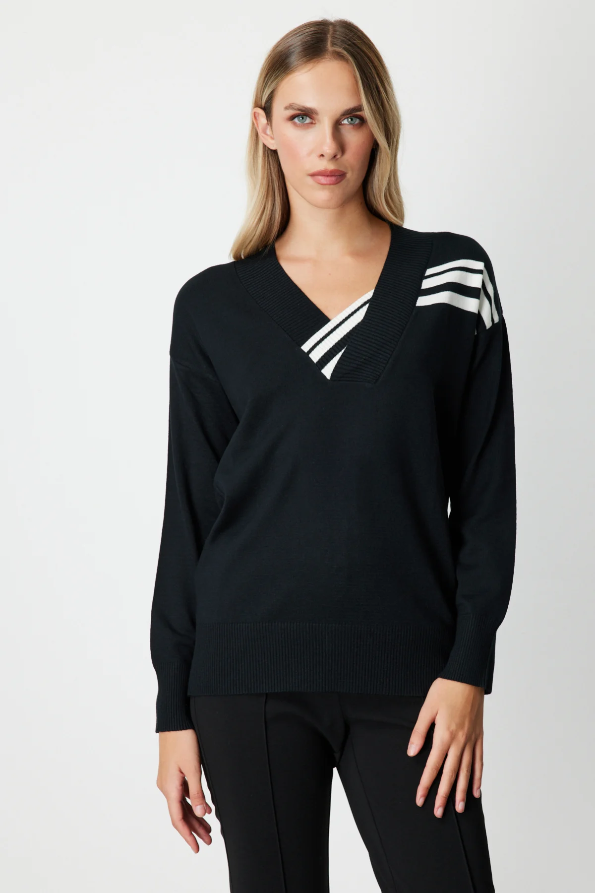 Şerit Detaylı Kazak - Siyah