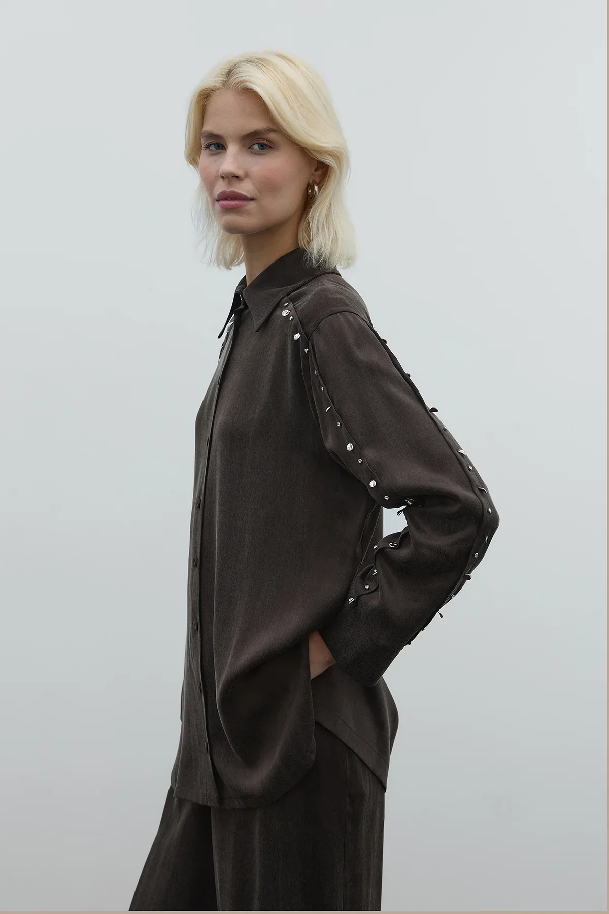 Boncuk İşlemeli İpek Cupro Bluz - Kahverengi