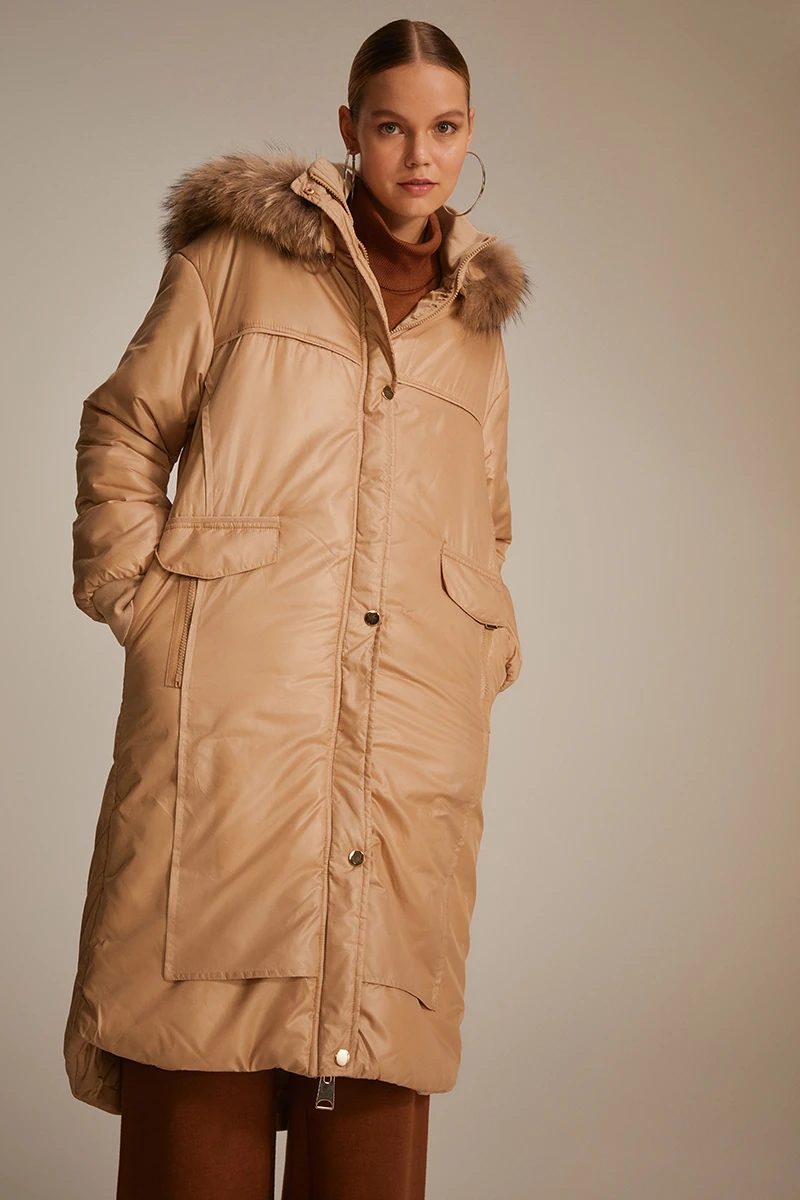 Kürklü Parlak Mont - Bej