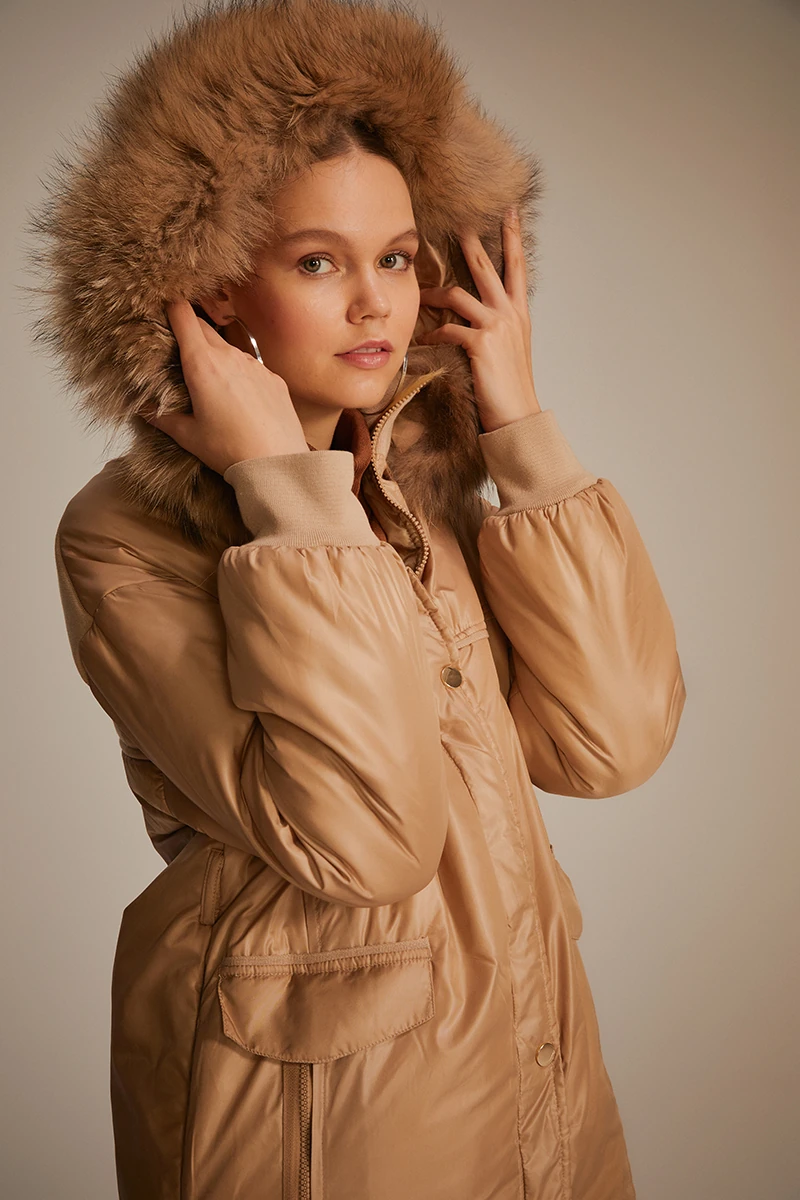 Kürklü Parlak Mont - Bej
