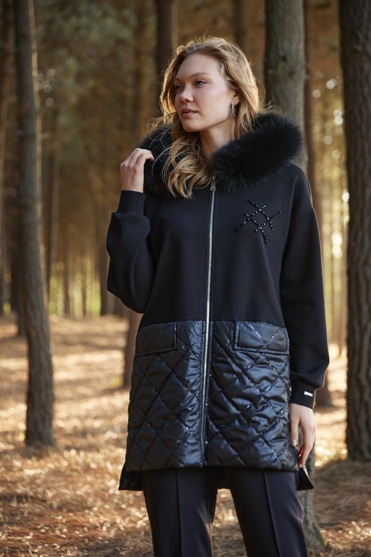 Pul Nakışlı İşlemeli Kap - Siyah