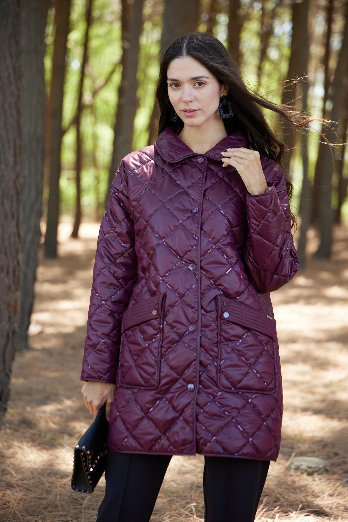 Pul Nakışlı Kapitone Mont - Bordo