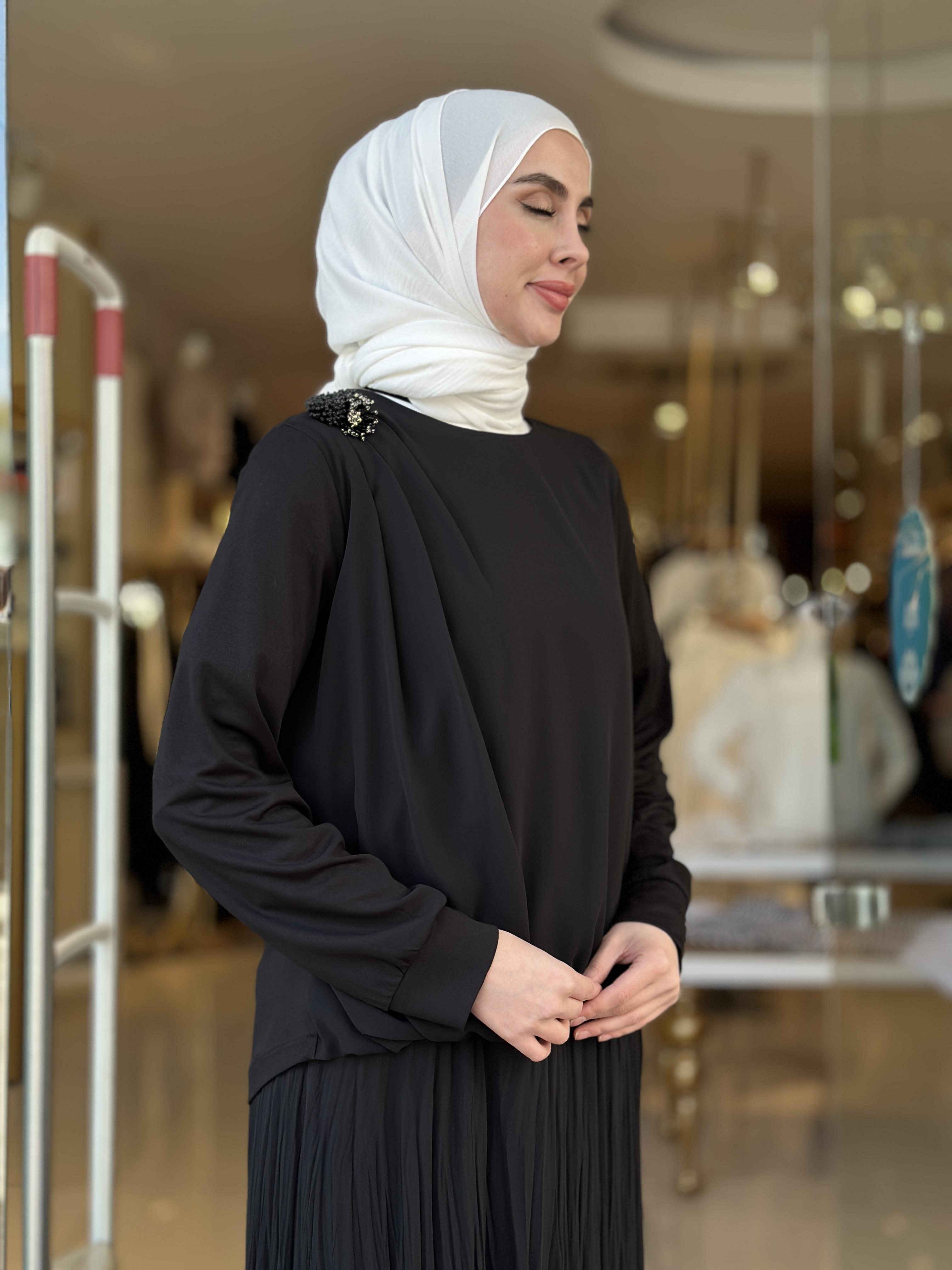 Broş Detaylı Tunik - Siyah