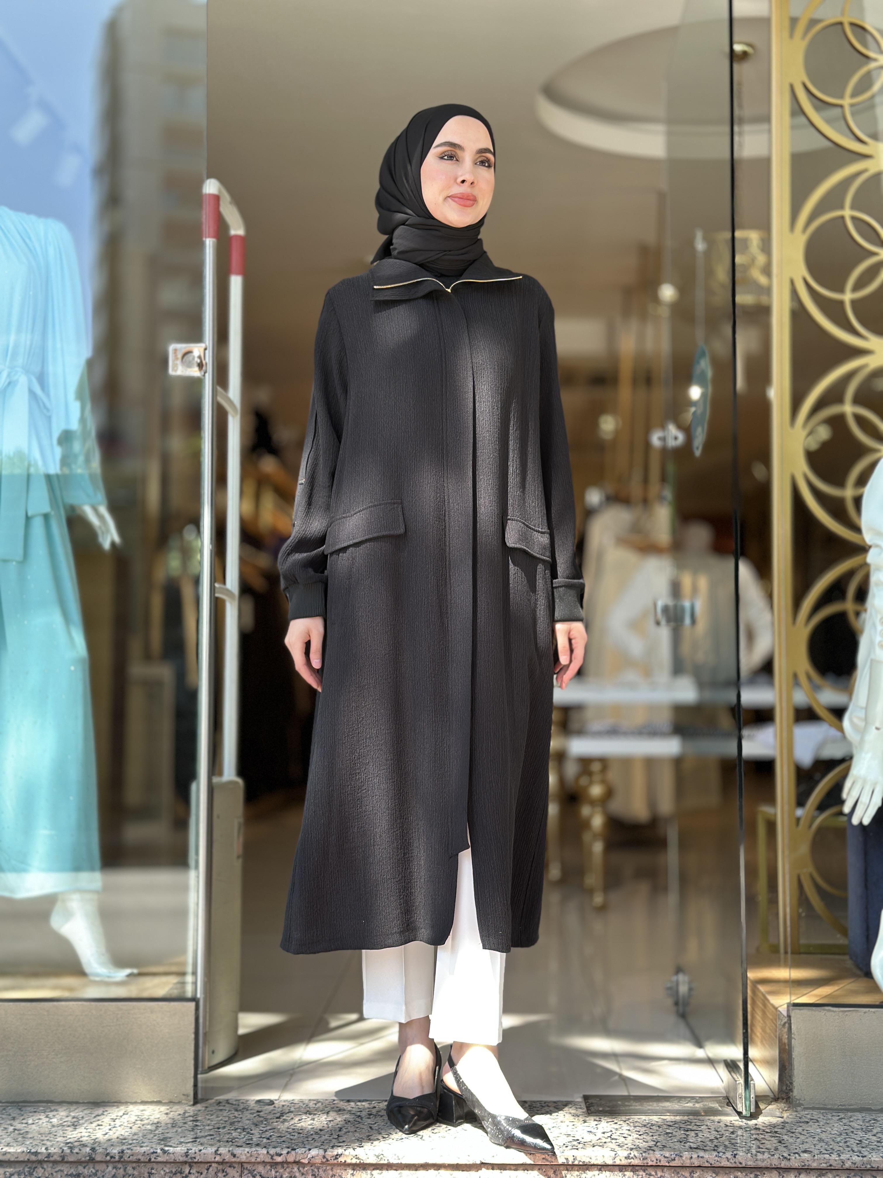 Kol Ve Sırt Aksesuarlı Kap - Siyah