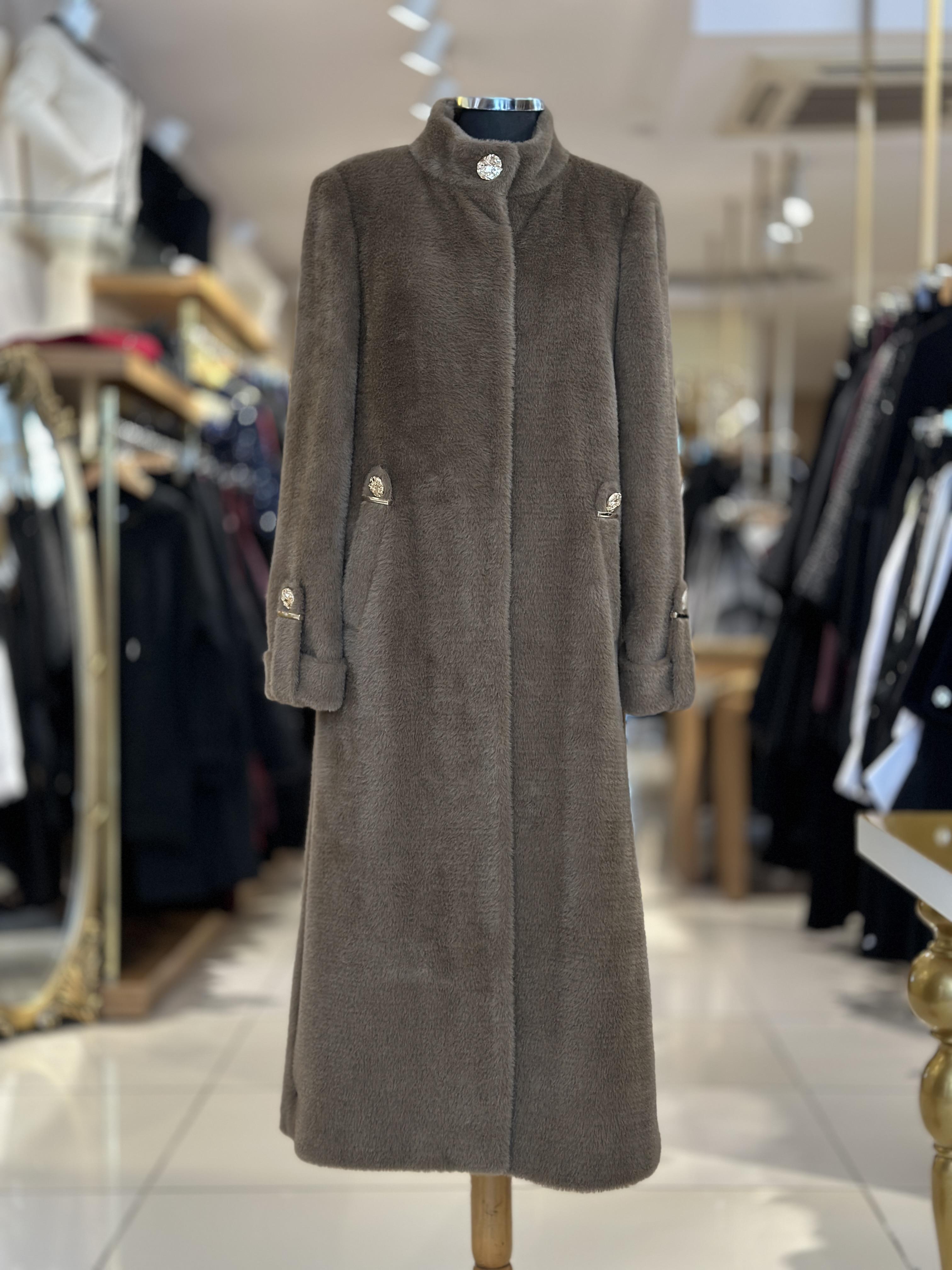Kolu Broş Detay Angora Kaban - Camel