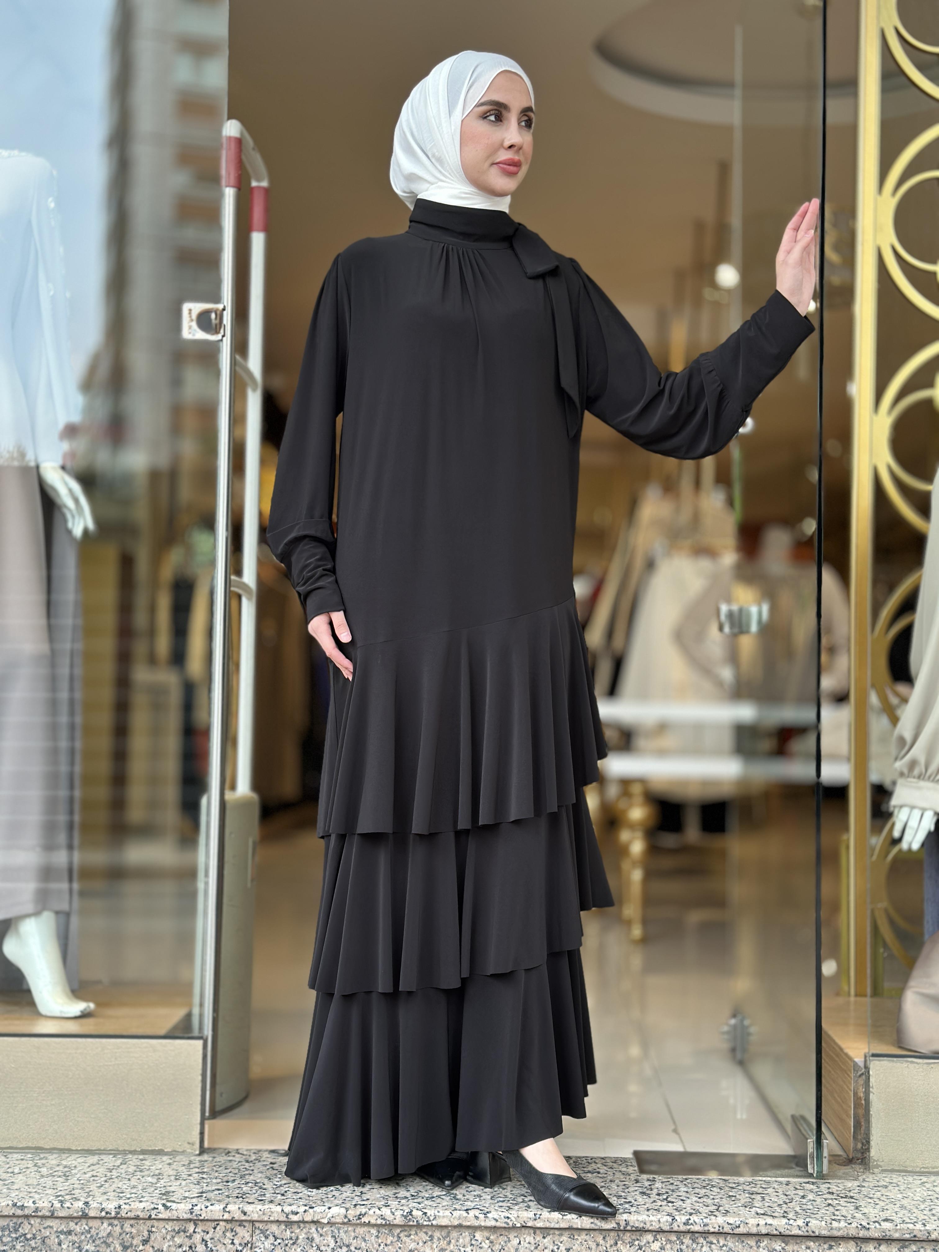 Yakadan Bağlı Üç Kat Volanlı Elbise - Siyah 