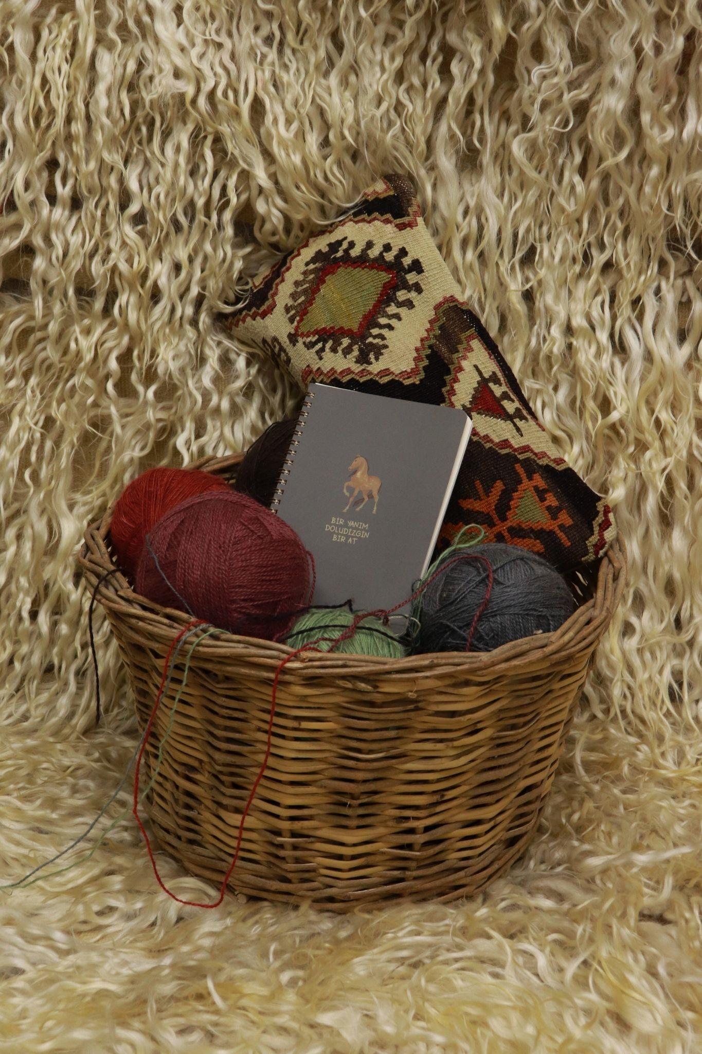 BİR YANIM DOLUDİZGİN BİR AT SPİRALLİ DEFTER