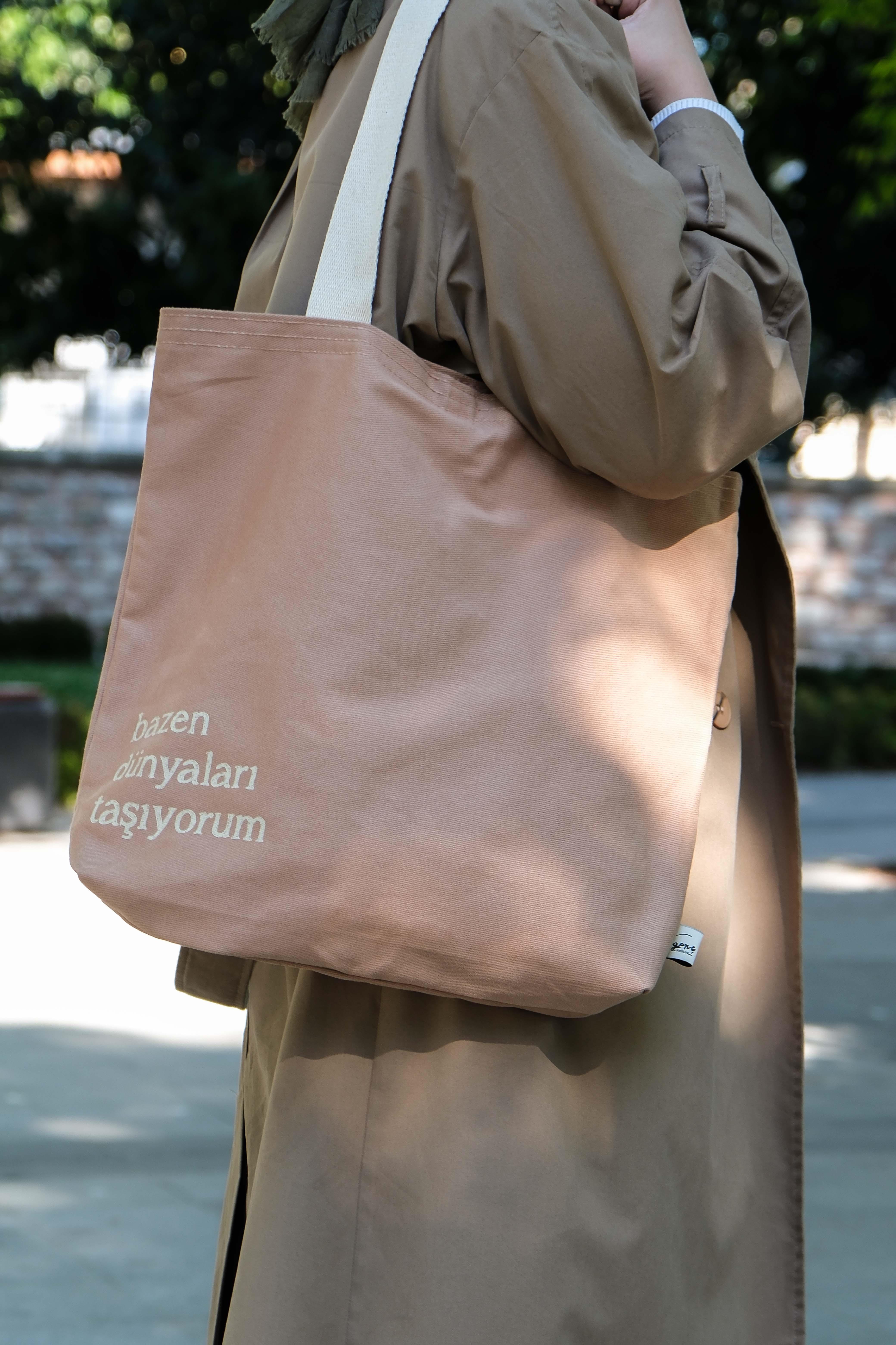 BAZEN DÜNYALARI TAŞIYORUM ÇANTA KAHVE