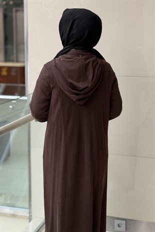 Nurcan Çetin Önü Pat Detaylı Kapşonlu Tam Boy Fermuarlı Ferace