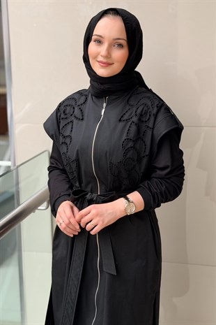 Nurcan Çetin Lazer Kesim İşlemeli Önden Fermuarlı Kolsuz Elbise