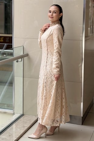 White Corner Yakası Taş İşlemeli Biye Detaylı Güpür Elbise