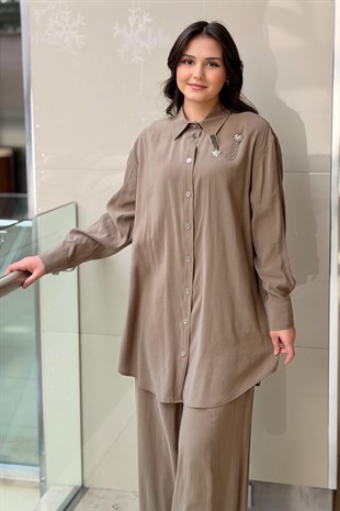 Nurcan Çetin Broş Detaylı Gömlek Pantolon Basic Takım