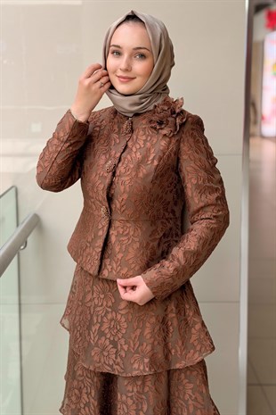 Matex Önden İnci Düğmeli Kısa Ceket Fırfırlı Etek Yakma Kumaş Abiye Takım