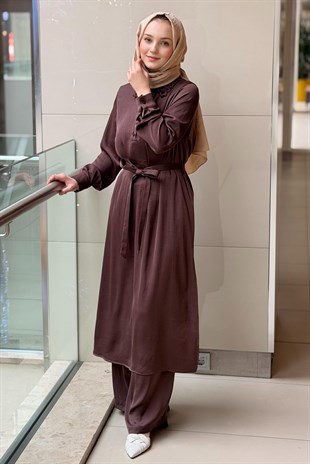 Nurcan Çetin Yakası Lazer Kesim Kuşaklı Uzun Tunik Pantolon Takım