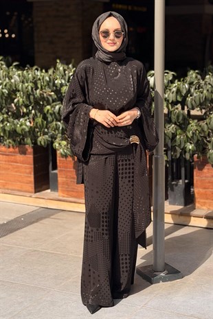 Kahma Puantiye Desenli Önü Kısa Arkası Uzun Tunik Pantolon Takım