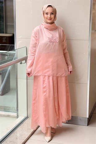 Kahma Önü Boncuk İşlemeli Yarım Balıkçı Yaka Transparan Tunik