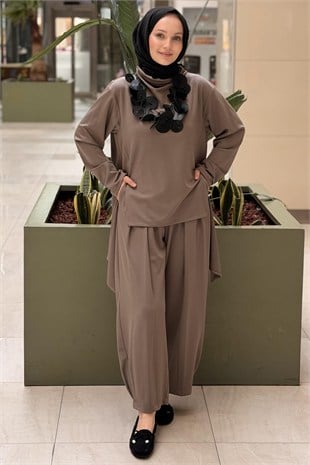 Kahma Önü Kısa Arkası Uzun Aksesuarlı Bluz Pantolon Takım