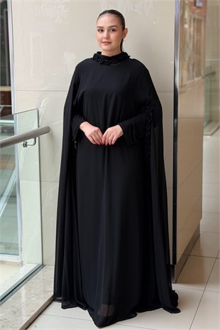 White Corner Yaka Ve Kol Çiçek Detaylı Abaya