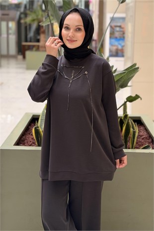 Ceremony Önü Kuşgözü Ve Kolye Detaylı Pantolonlu Takım