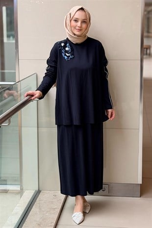 Nurcan Çetin Omuzu Pul Payet İşlemeli Biye Detaylı Tunik Etek Takım