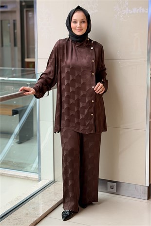 Ghisa Kensinden Desenli Asimetrik Düğmeli Gömlek Pantolon Floş Takım