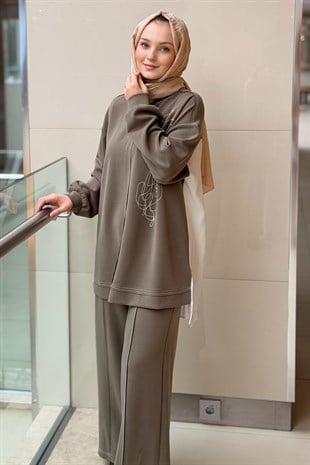 Nurcan Çetin Random Desenli Spor Dikişli Tunik Pantolon Takım