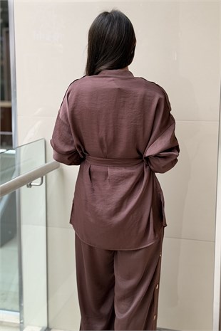 Ceremony Kolları Çıtçıt Detaylı Önleri Parçalı Gizli Patlı Safir Gömlek Pantolon Takım