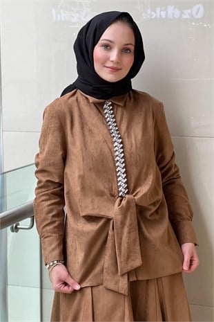 Ghisa Önü Taş İşli Bağ Modelli Nubuk Gömlek Etek Takım