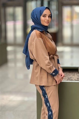 Ghisa Yakası Ve Kol Ucu Kot Detaylı Pantolonlu Takım