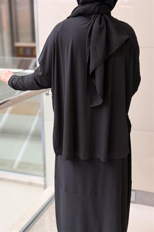 Nurcan Çetin Siyah Beyaz Çizgili Fermuarlı Tunik Etek Takım