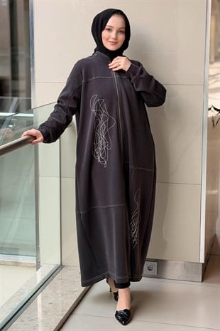 Nurcan Çetin Random Desen Spor Dikiş Önden Tam Boy Fermuarlı Ferace