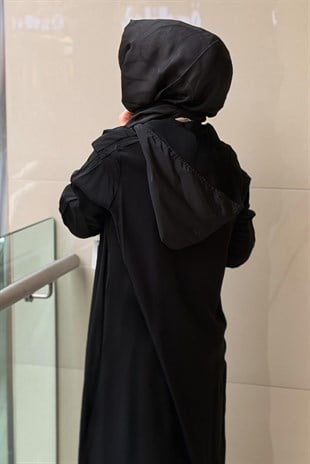 Nurcan Çetin Çıkarılabilir Kapşonlu Fermuarlı Kolları Biye Detaylı Ferace