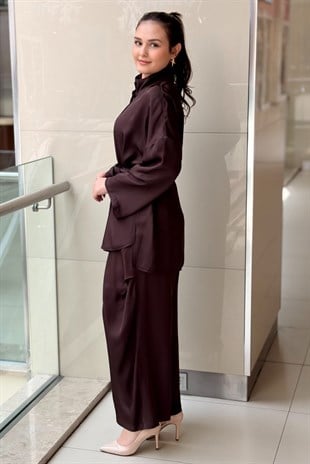 Ghisa Dik Yaka Taş Düğme Çıtçıtlı Kuşaklı Gömlek Pantolon Takım