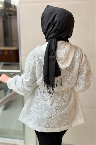 Ghisa Kapüşonlu Fırfırlı Yaka Güpür Desenli Ceket Kap