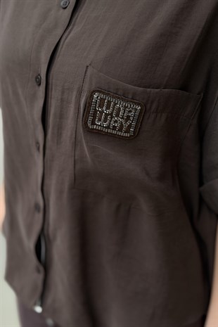 Twsit Slogan Boncuklu Patch Li Gömlek