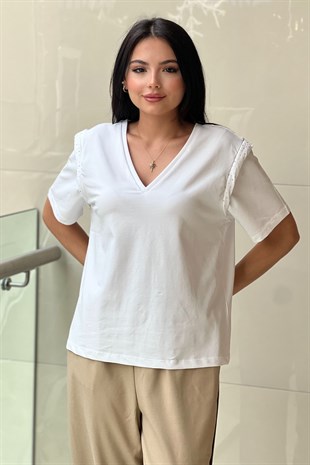 İpekyol V Yaka Omuz Taşlı Detaylı Tshirt